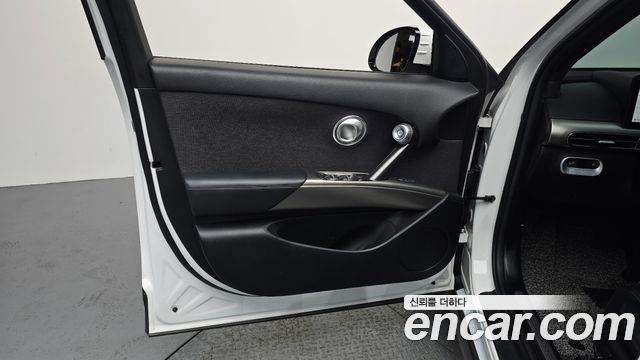 Genesis GV60 Standard AWD 2022 — фото 24