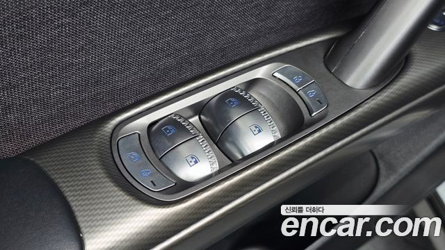 Genesis GV60 Standard AWD 2022 — фото 28
