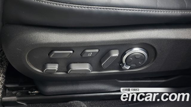 Genesis GV60 Standard AWD 2022 — фото 38