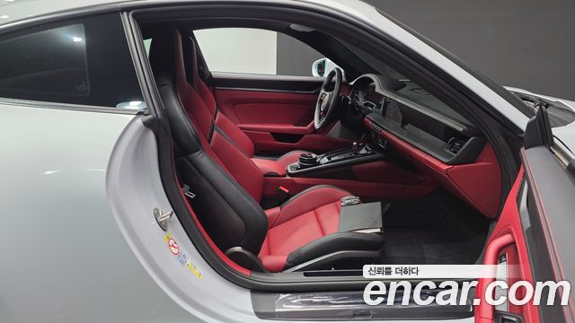 Porsche 911 (992) Carrera 4 GTS 2025 — фото 26