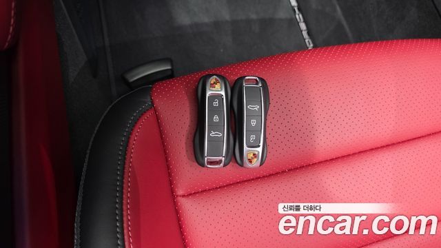 Porsche 911 (992) Carrera 4 GTS 2025 — фото 34