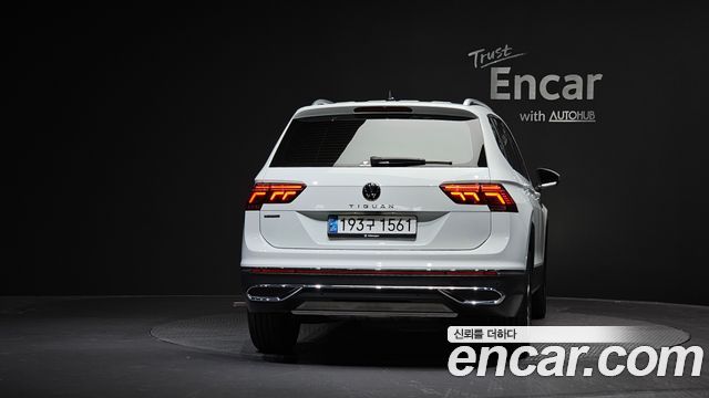 Volkswagen Tiguan Allspace 2.0 TSI Prestige 2024 — фото 4