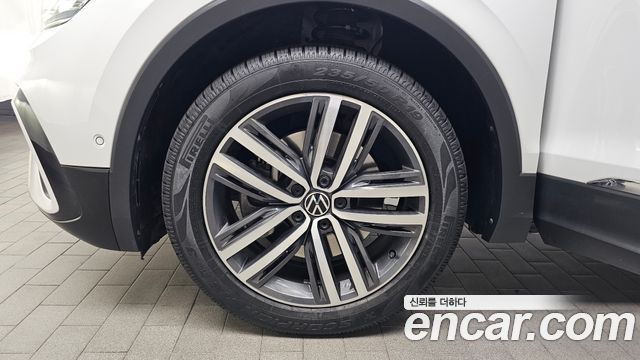 Volkswagen Tiguan Allspace 2.0 TSI Prestige 2024 — фото 5