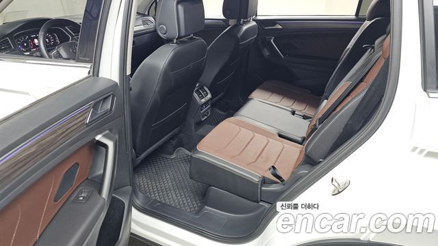 Volkswagen Tiguan Allspace 2.0 TSI Prestige 2024 — фото 11
