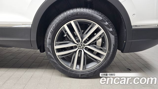 Volkswagen Tiguan Allspace 2.0 TSI Prestige 2024 — фото 21