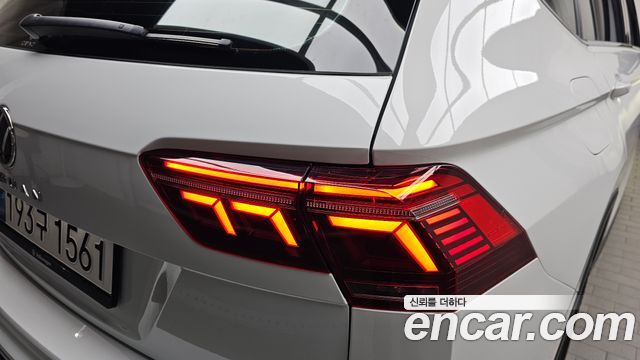 Volkswagen Tiguan Allspace 2.0 TSI Prestige 2024 — фото 23