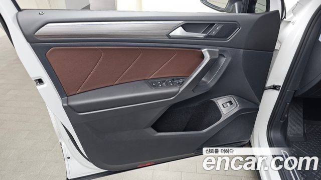 Volkswagen Tiguan Allspace 2.0 TSI Prestige 2024 — фото 24