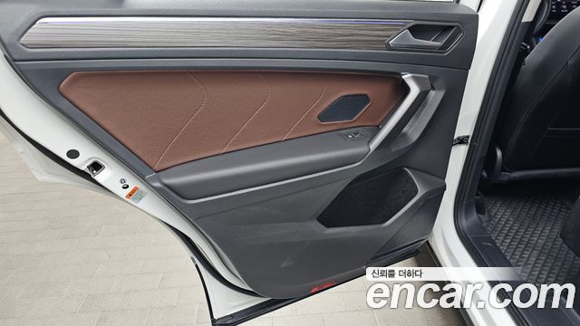Volkswagen Tiguan Allspace 2.0 TSI Prestige 2024 — фото 25