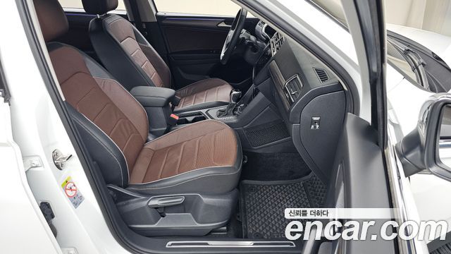 Volkswagen Tiguan Allspace 2.0 TSI Prestige 2024 — фото 26