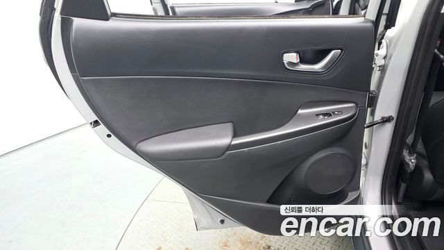 Hyundai Kona Gasoline 2.0 2WD Inspiration 2021 — фото 25