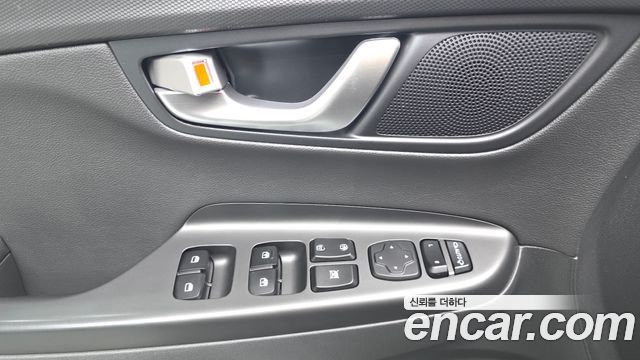 Hyundai Kona Gasoline 2.0 2WD Inspiration 2021 — фото 27