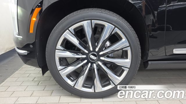 Cadillac Escalade (V) 6.2 ESV ESV Premium Luxury Platinum 2025 — фото 5