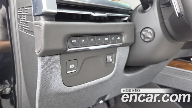 Cadillac Escalade (V) 6.2 ESV ESV Premium Luxury Platinum 2025 — фото 16