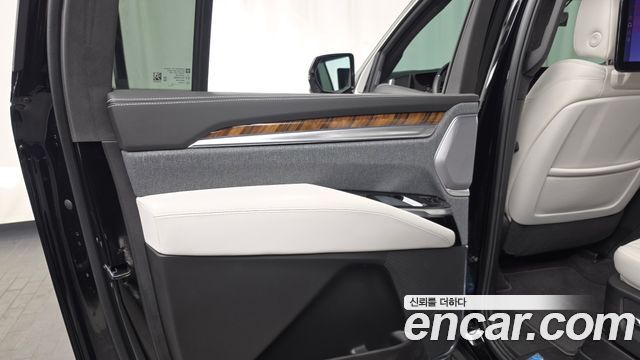 Cadillac Escalade (V) 6.2 ESV ESV Premium Luxury Platinum 2025 — фото 25
