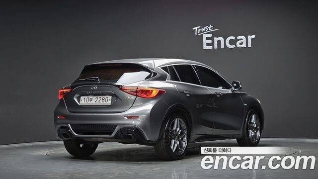 Infiniti Q30 2.0 Premium 2017 — фото 2