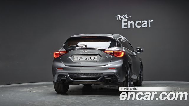 Infiniti Q30 2.0 Premium 2017 — фото 4