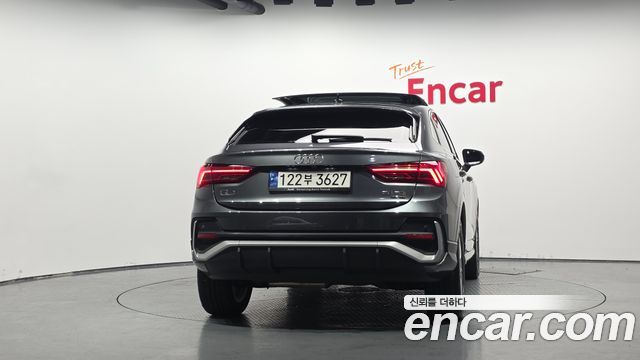 Audi Q3 (F3) 35 TDI Quattro Premium Sportback 2023 — фото 4