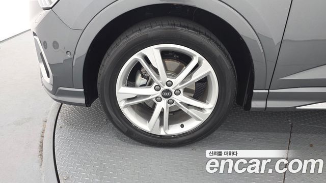 Audi Q3 (F3) 35 TDI Quattro Premium Sportback 2023 — фото 5