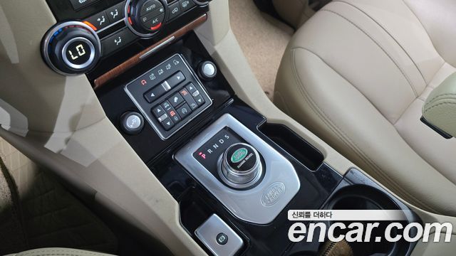 Land Rover Discovery 4 3.0 SDV6 SE 2016 — фото 9