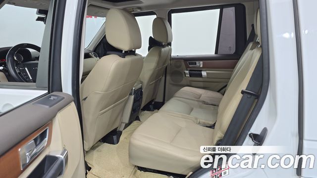 Land Rover Discovery 4 3.0 SDV6 SE 2016 — фото 11