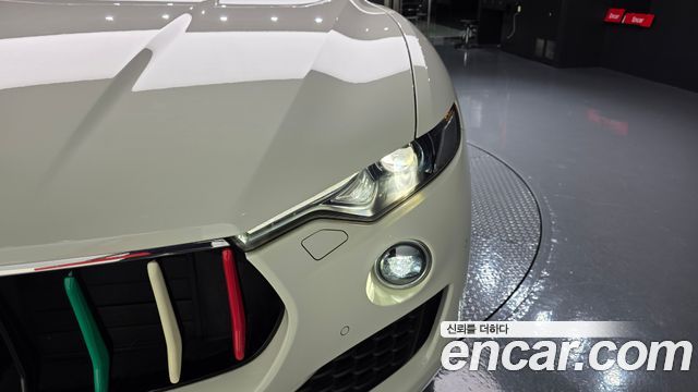 Maserati Levante 3.0 AWD GranSport 2018 — фото 28