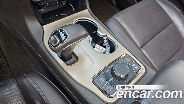 Jeep Grand Cherokee 3.0 Diesel Overland Summit WK2 2014 — фото 9