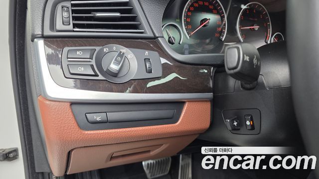 BMW 5 Series (F10) 528i 2012 — фото 17