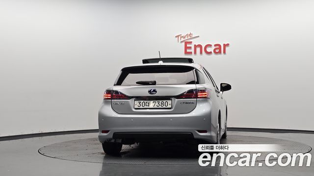 Lexus CT200h 1.8 Compact Luxury ZWA10 2011 — фото 4