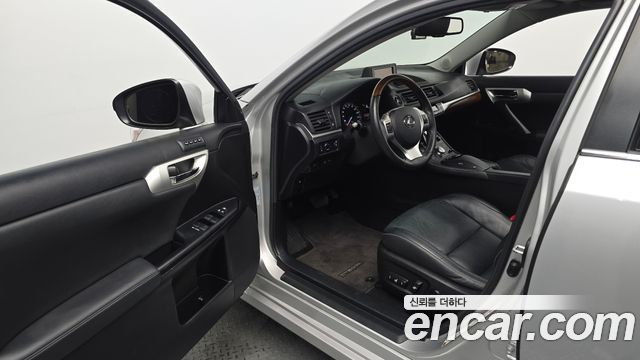 Lexus CT200h 1.8 Compact Luxury ZWA10 2011 — фото 10