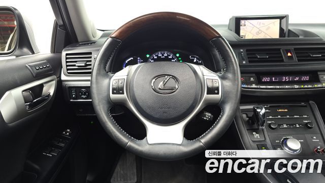 Lexus CT200h 1.8 Compact Luxury ZWA10 2011 — фото 13