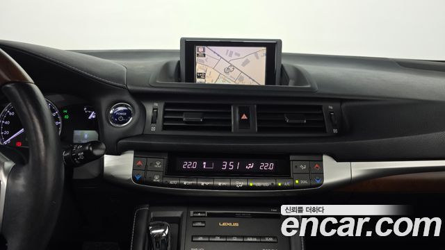 Lexus CT200h 1.8 Compact Luxury ZWA10 2011 — фото 14