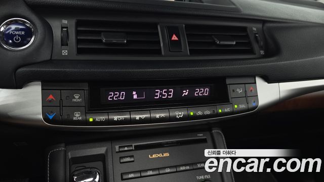 Lexus CT200h 1.8 Compact Luxury ZWA10 2011 — фото 16
