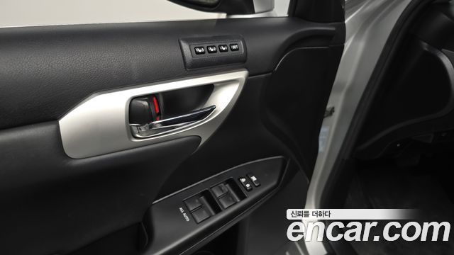 Lexus CT200h 1.8 Compact Luxury ZWA10 2011 — фото 19