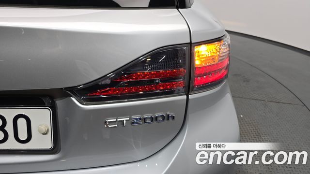 Lexus CT200h 1.8 Compact Luxury ZWA10 2011 — фото 23