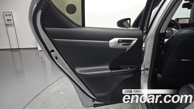 Lexus CT200h 1.8 Compact Luxury ZWA10 2011 — фото 25