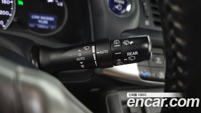 Lexus CT200h 1.8 Compact Luxury ZWA10 2011 — фото 30