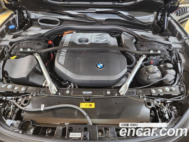 BMW 7 Series (G70) 750e xDrive Design Pure Excellence 2024 — фото 6