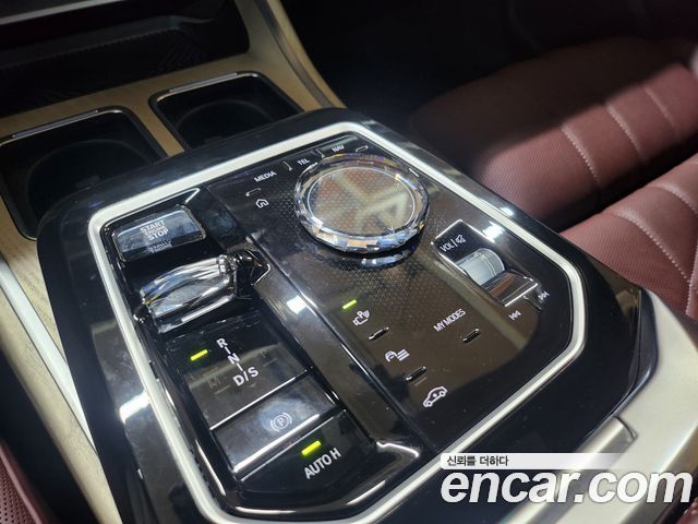 BMW 7 Series (G70) 750e xDrive Design Pure Excellence 2024 — фото 17