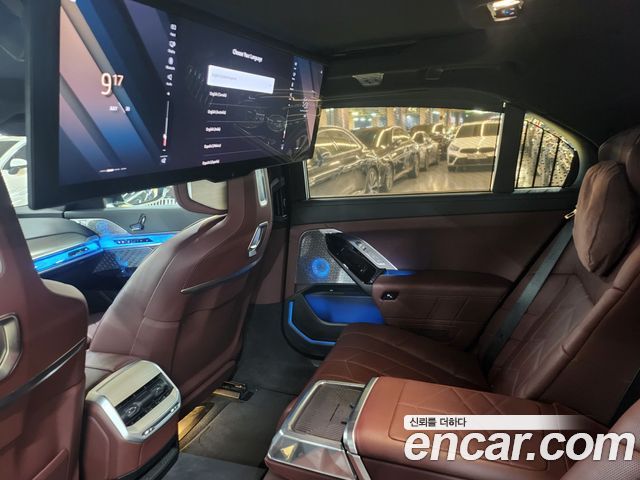 BMW 7 Series (G70) 750e xDrive Design Pure Excellence 2024 — фото 18