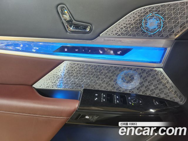 BMW 7 Series (G70) 750e xDrive Design Pure Excellence 2024 — фото 21