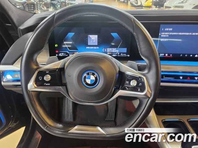 BMW 7 Series (G70) 750e xDrive Design Pure Excellence 2024 — фото 22