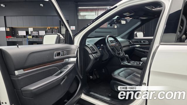 Ford Explorer 2.3 Limited 4WD 5th 2018 — фото 10