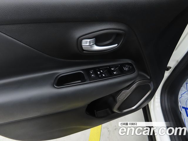 Jeep Renegade 2.4 Limited 2020 — фото 16