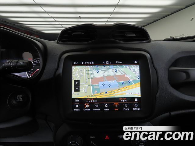 Jeep Renegade 2.4 Limited 2020 — фото 19