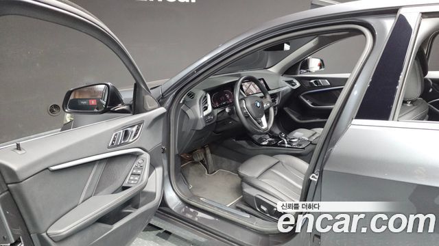 BMW 1 Series (F40) 120i Sports 2021 — фото 10