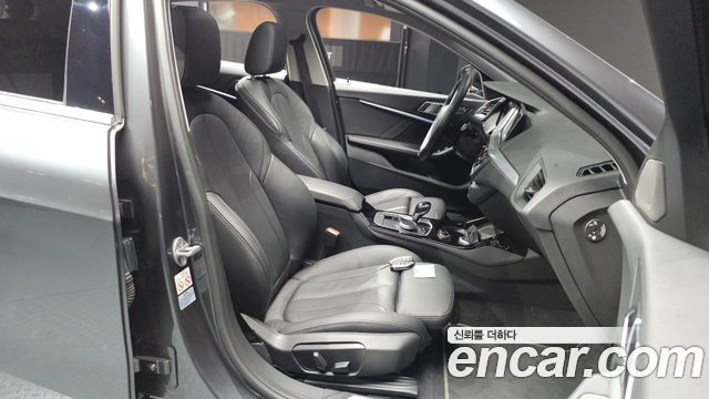BMW 1 Series (F40) 120i Sports 2021 — фото 12