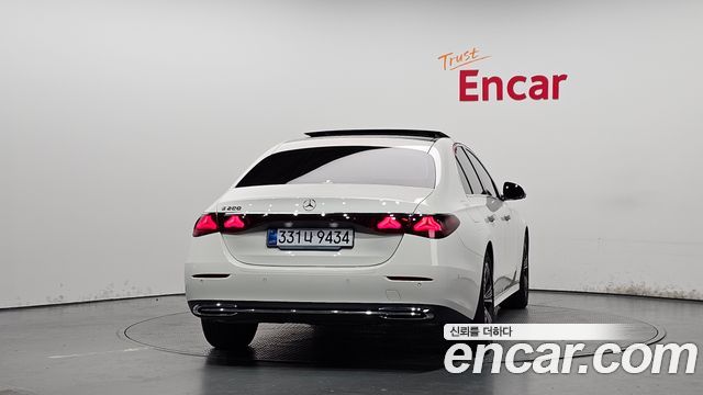 Mercedes-Benz E-Class (W214) E200 Avantgarde 2024 — фото 4