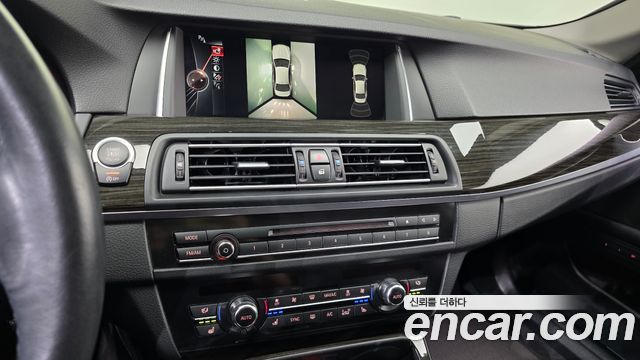 BMW 5 Series (F10) 528i Luxury Plus 2016 — фото 15