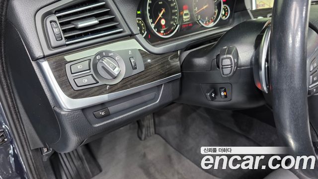 BMW 5 Series (F10) 528i Luxury Plus 2016 — фото 16
