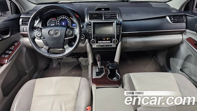 Toyota Camry 2.5 XLE 2012 — фото 7